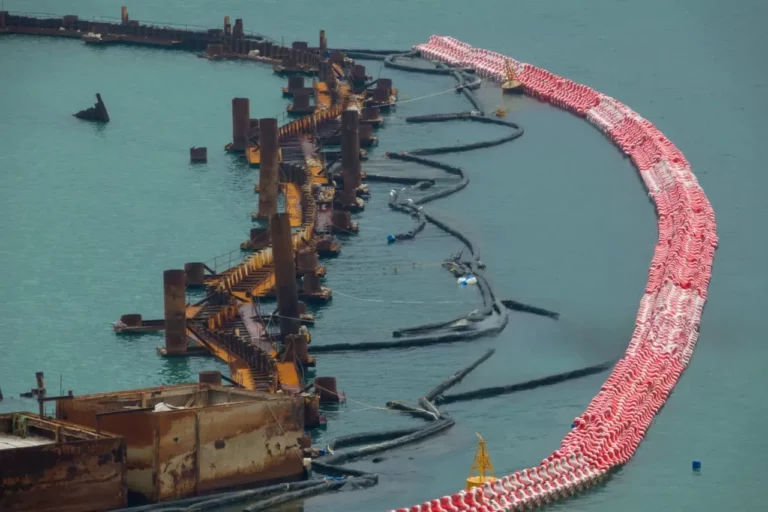 Oil Booms &amp; Flood Barriers