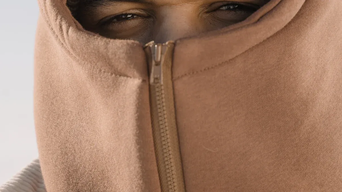 ZIZIP vs. Leading Japanese Zipper Brands: When to Choose a Specialized Sealing Zipper
