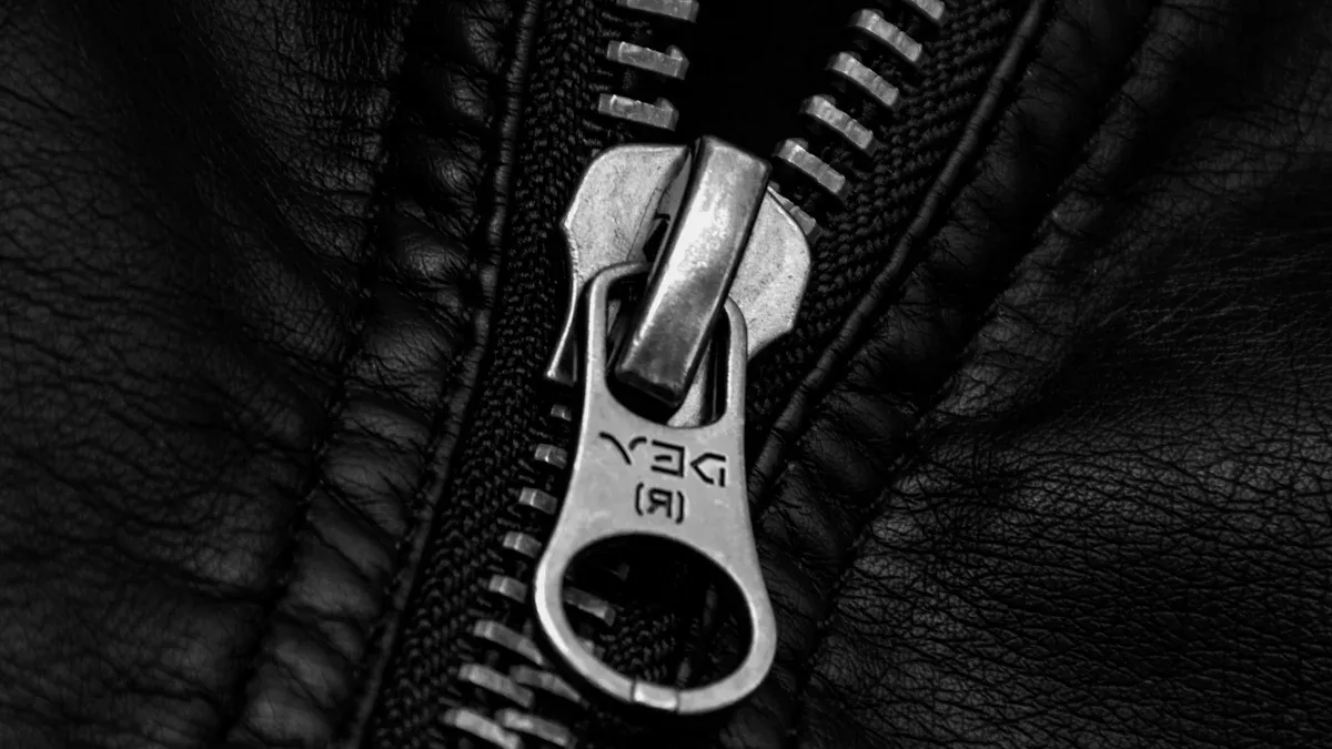 Waterproof vs Airtight Zippers: How OEM Buyers Choose the Right Sealing Zipper for Drysuits, Dry Bags and Survival Suits